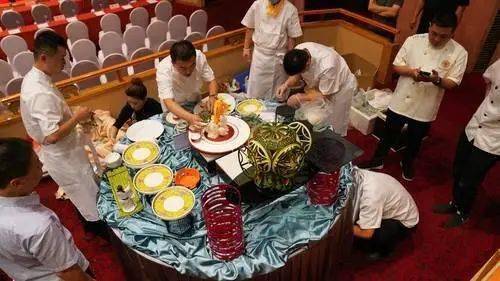 陜西省旅游住宿業(yè)餐飲服務(wù)現(xiàn)場(chǎng)實(shí)操培訓(xùn)與技能競(jìng)賽圓滿(mǎn)落幕